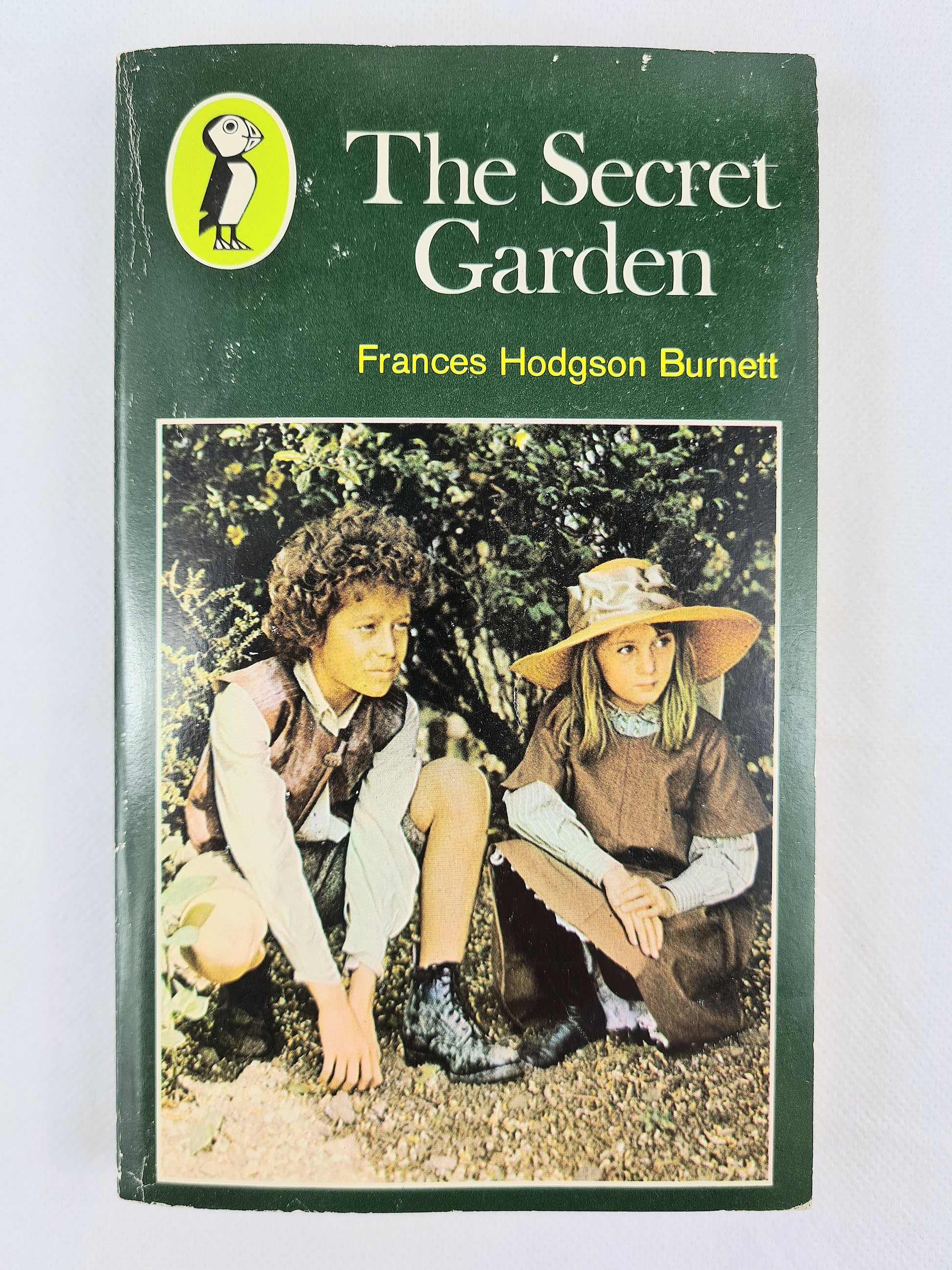 The secret garden. Old children's book. Puffin Books 