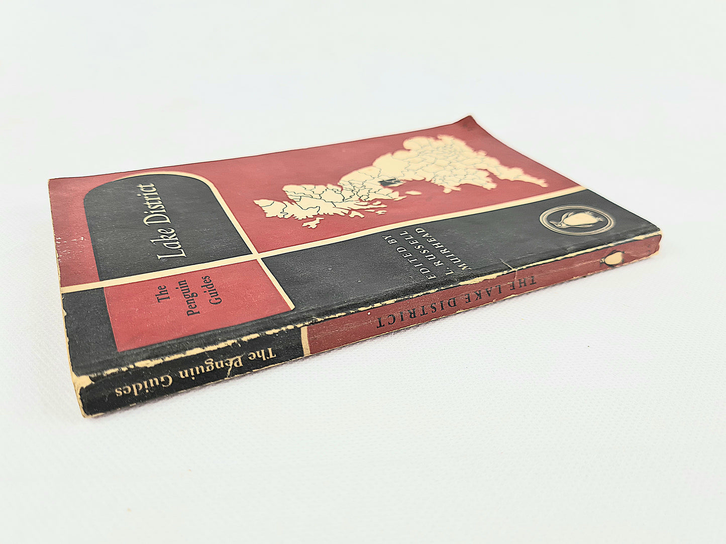 The Penguin Guides, The Lake District. Vintage travel guide. Penguin Books