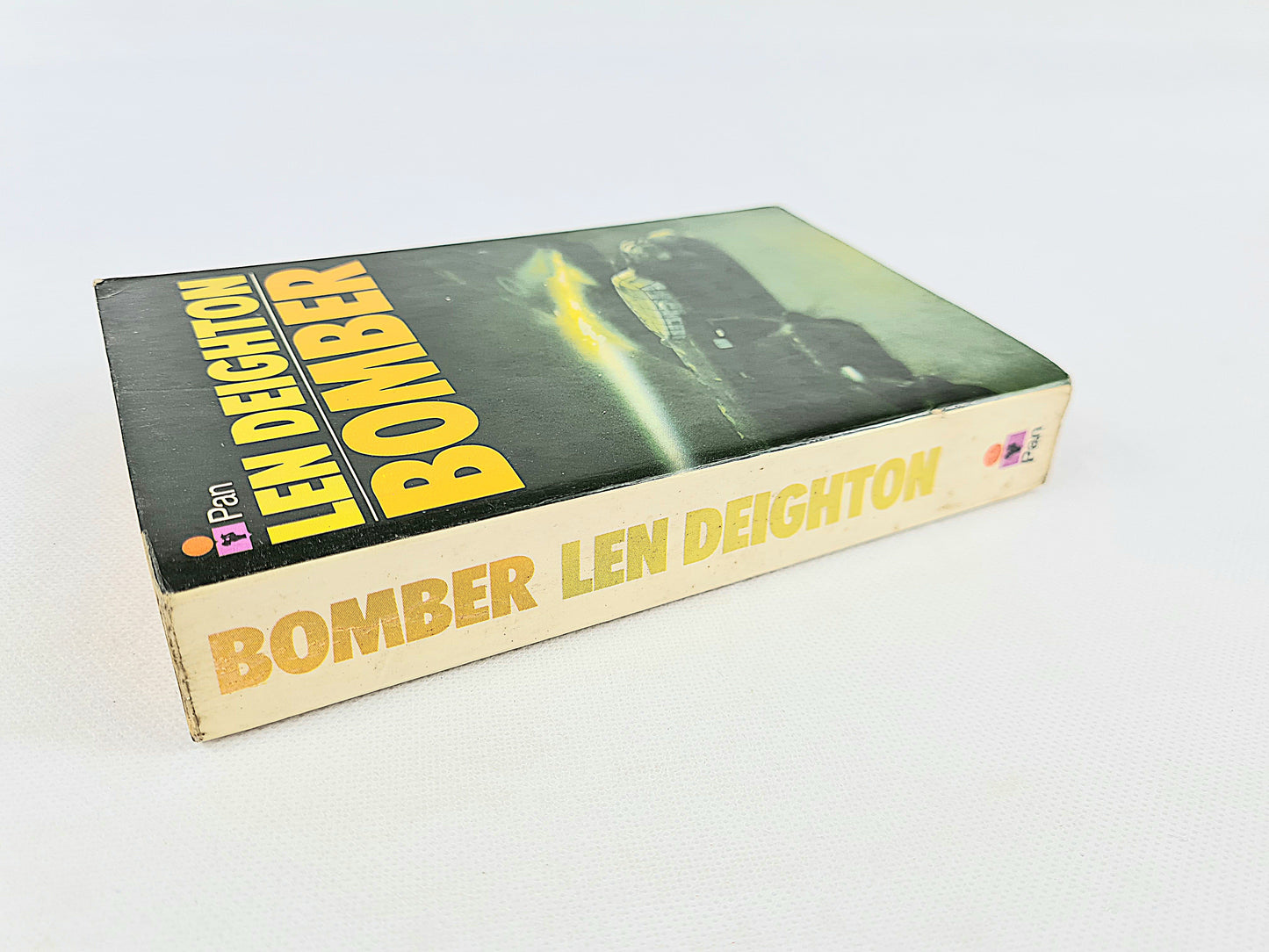 Bomber by Len Deighton. Vintage Paperbacks. Pan Books