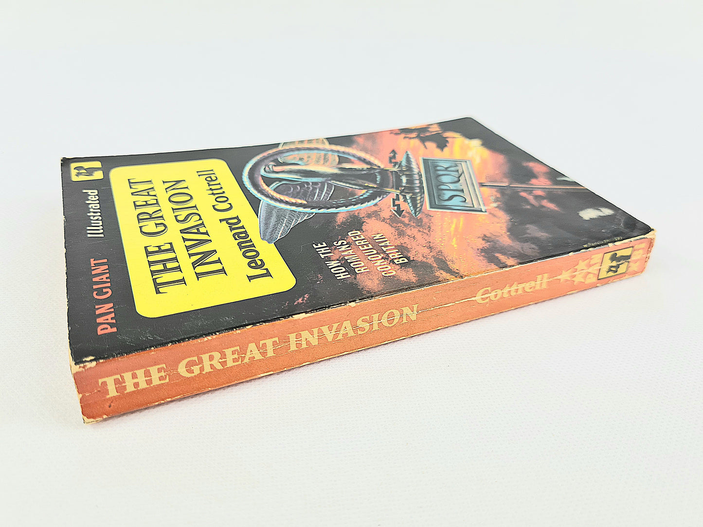 The Great Invasion by Leonard Cottrell. Vintage Pan Books X81