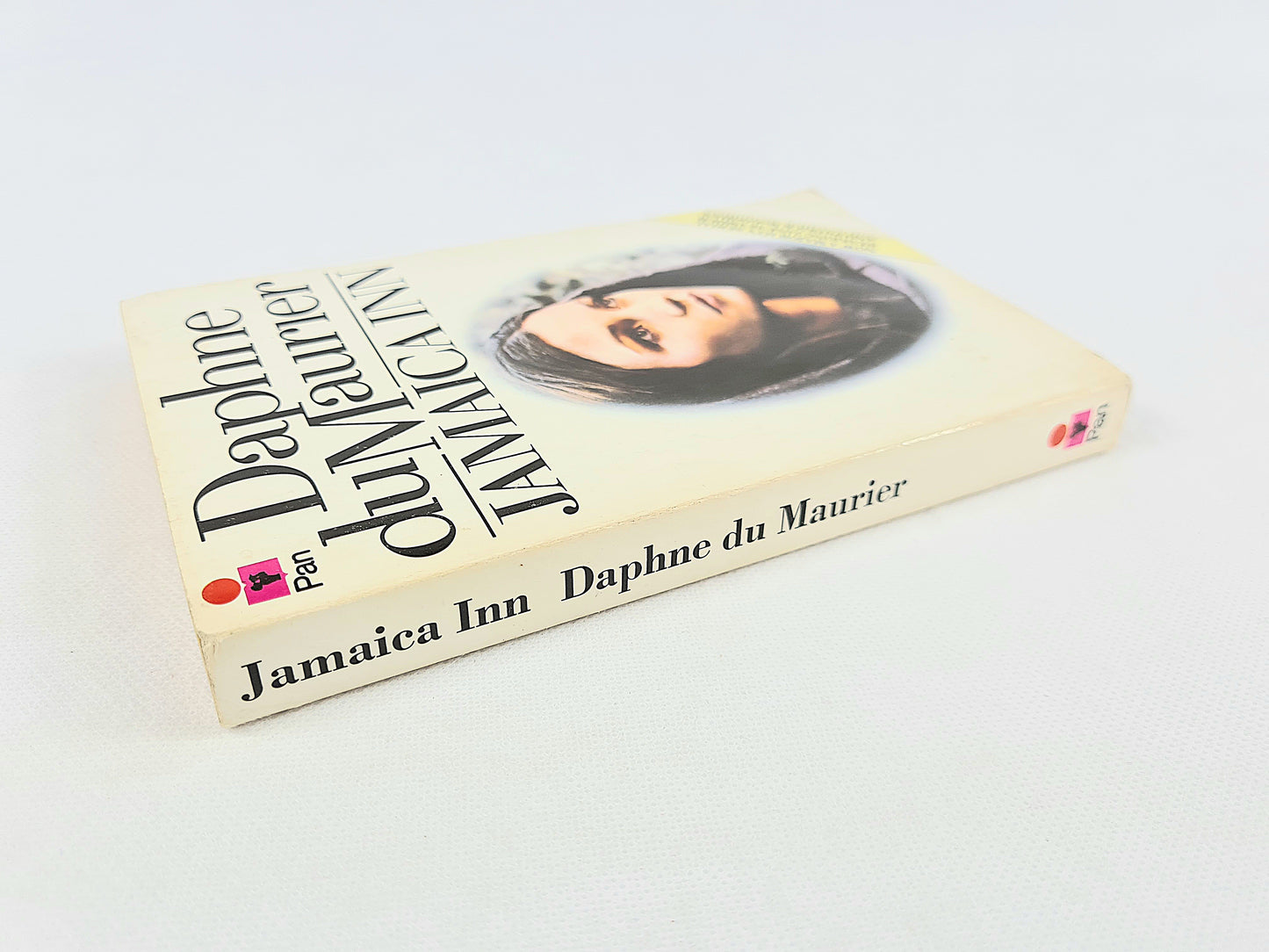Jamaica Inn by Daphne du Maurier. Vintage paperback book. Pan Books