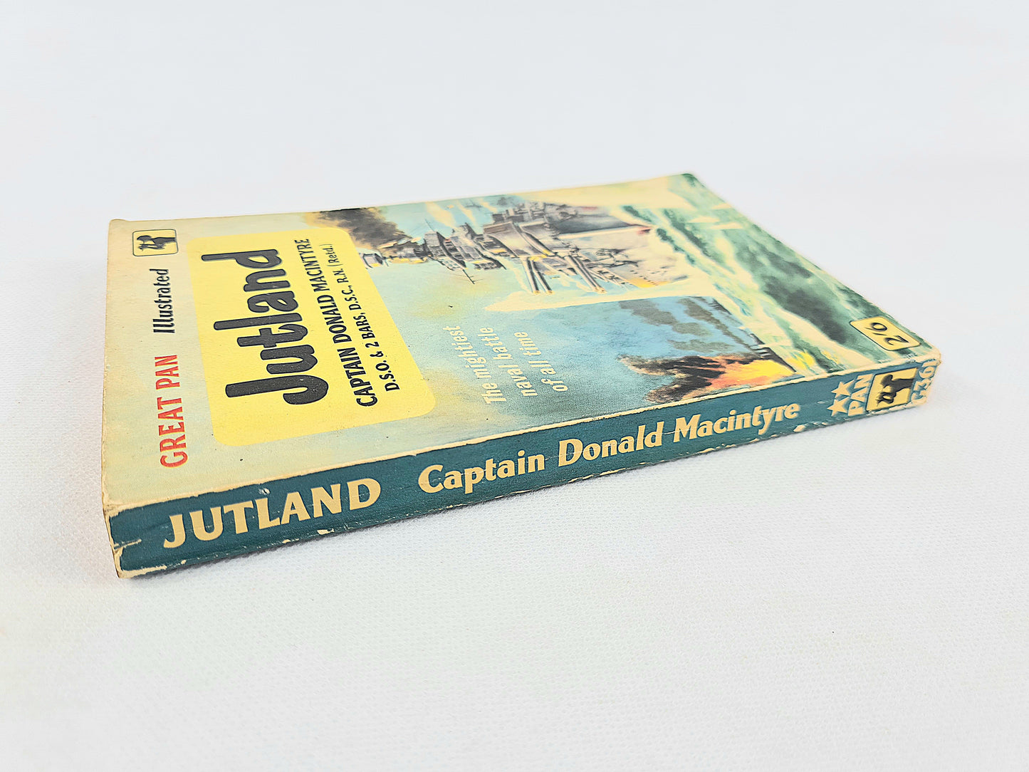 Jutland by Captain Donald Macintyre. Pan books G361