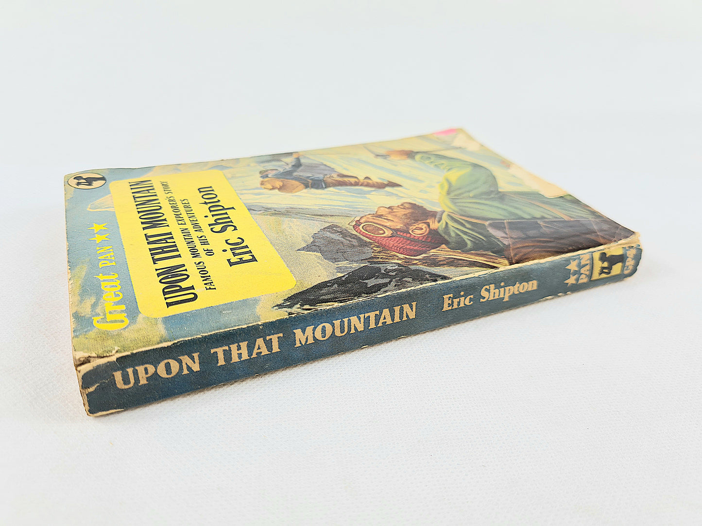 Upon That Mountain by Eric Shipton. Vintage Pan Paperbacks GP43