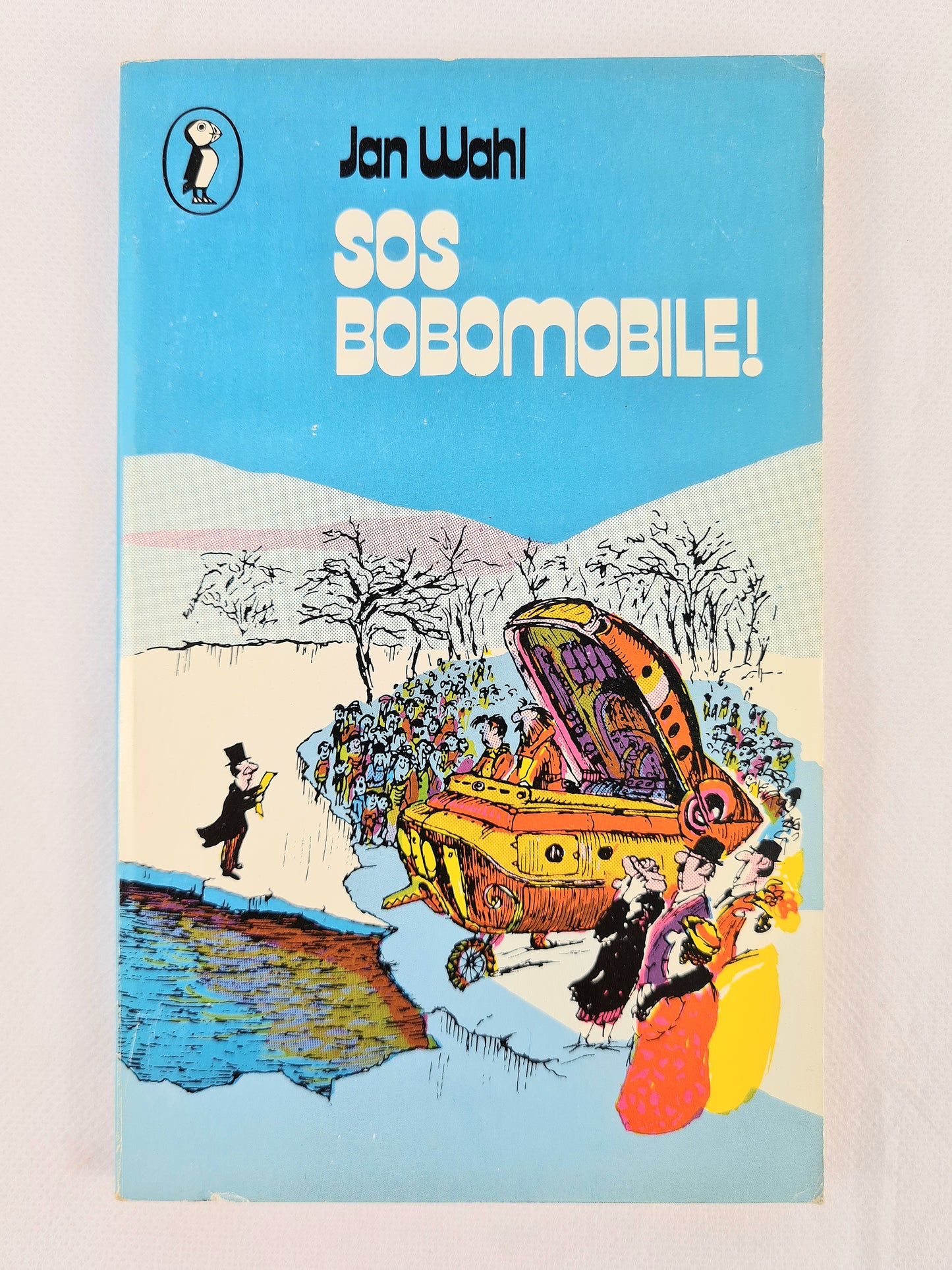 SOS Bobomobile. Puffin Books 