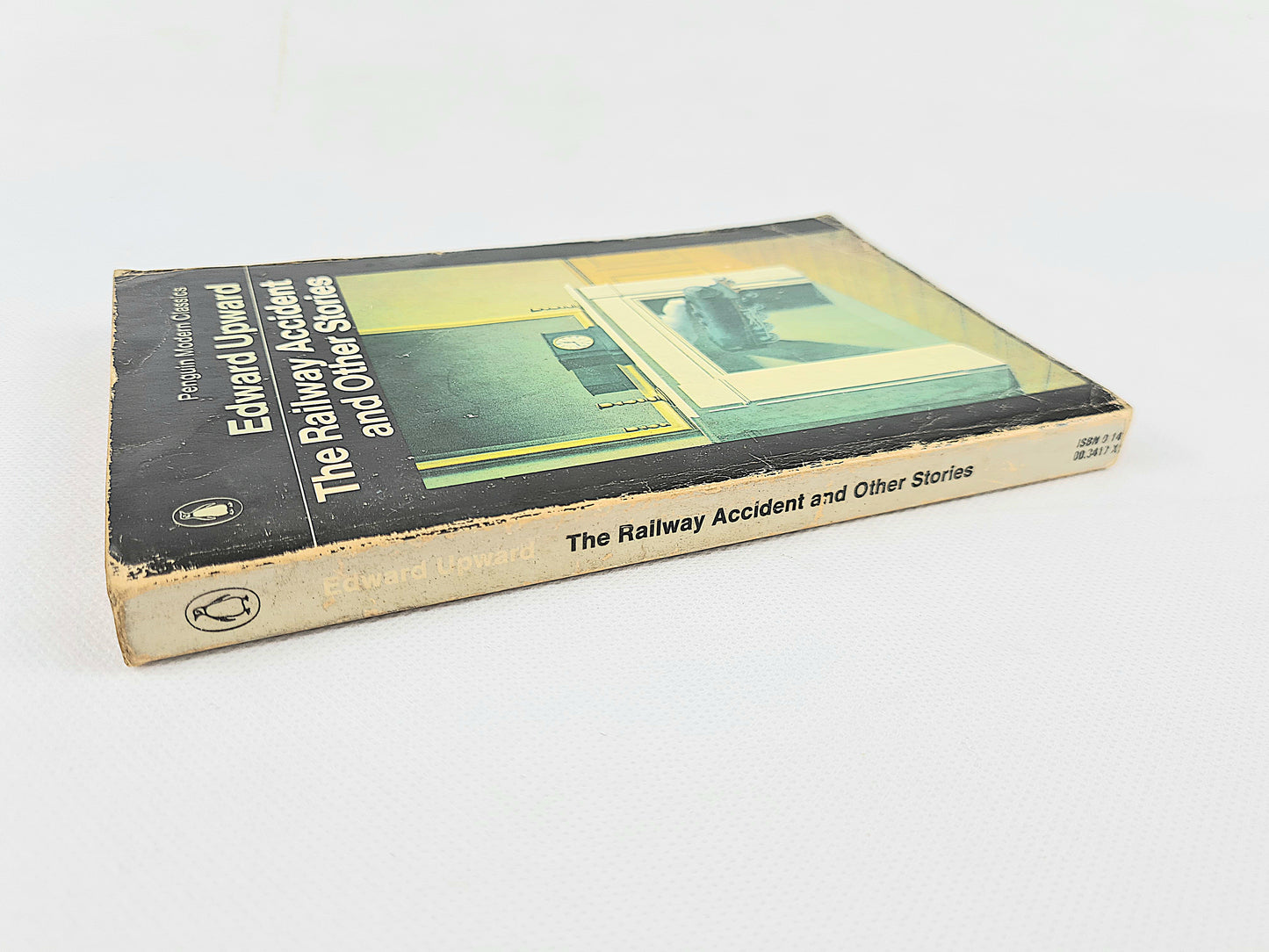 The Railway Accident And Other Stories. Penguin Modern Classics. Vintage paperback book