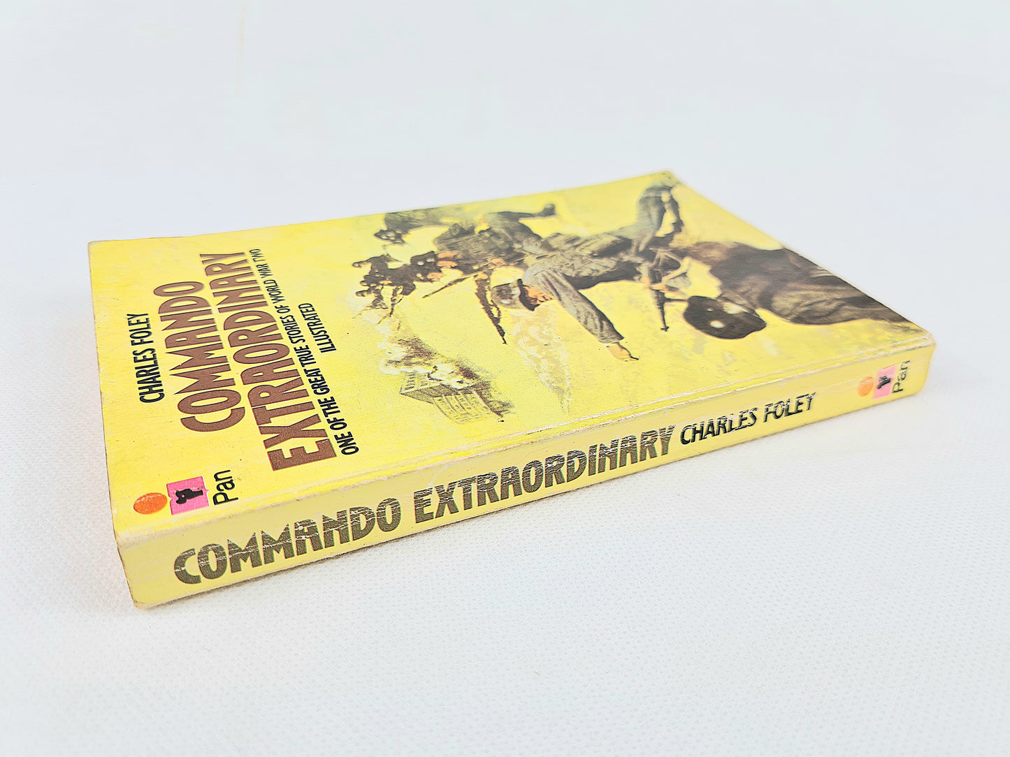 Commando Extraordinary by Charles Foley. Vintage paperback book. Pan books