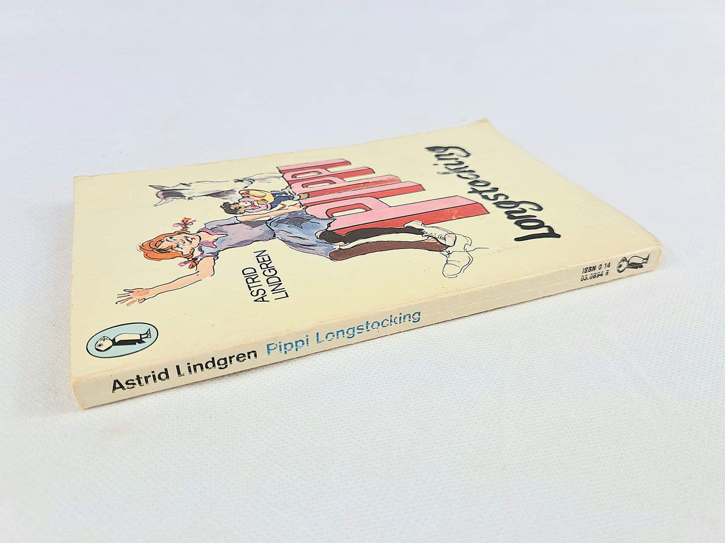 Pippi Longstocking by Astrid Lindgren. Vintage children's book. Puffin Books