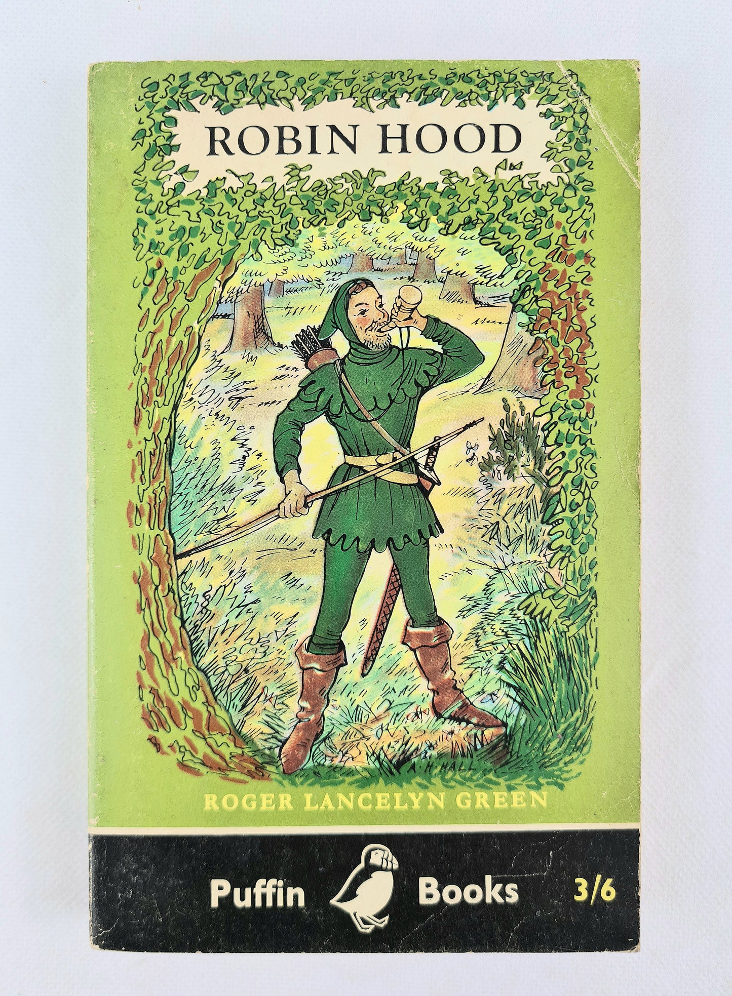 Robin Hood by Roger Lancelyn Green. Vintage children's book 