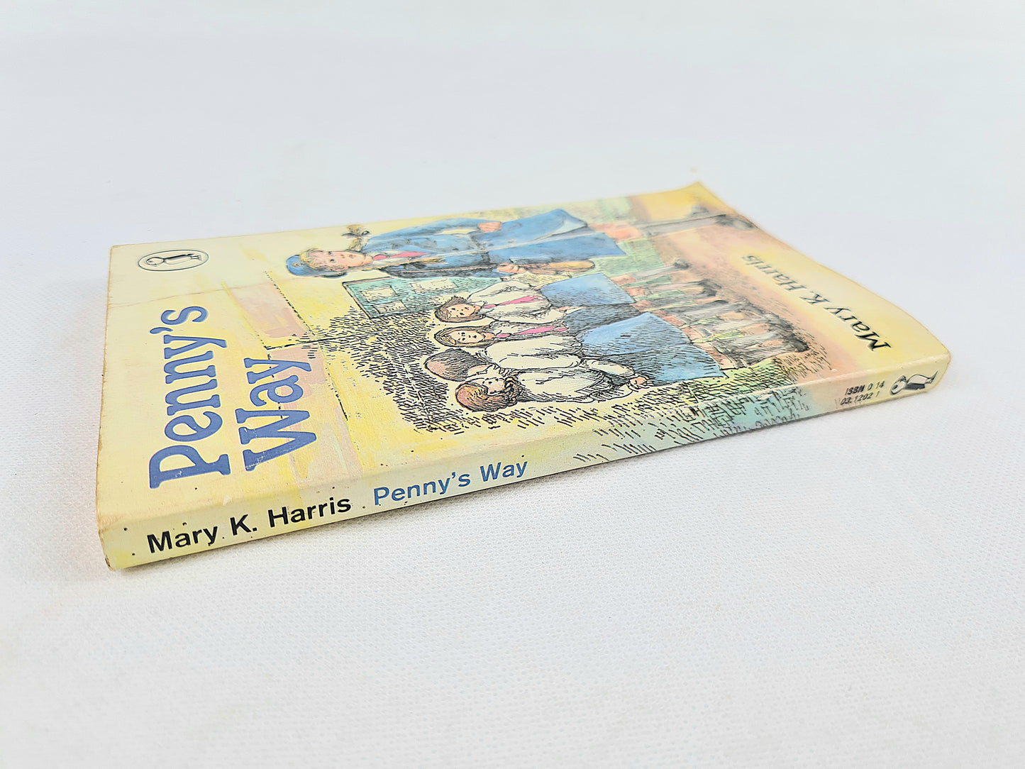 Penny's Way by Mary K. Harris. Vintage Puffin book