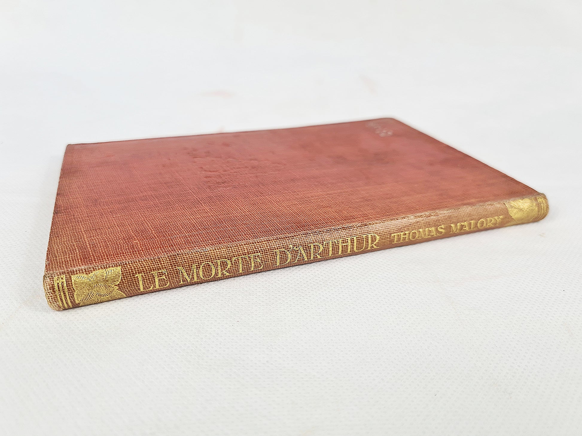 Le Morte De Arthur, decorative amtique book